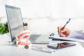 Contabilidade para dentistas: otimize os processos financeiros da clínica